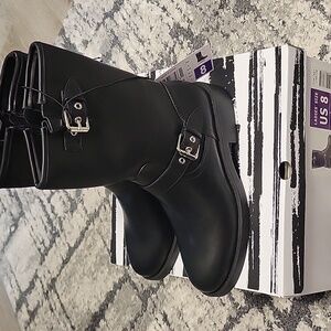 NEW Dolce Vita Womens Boots (Size: 8)